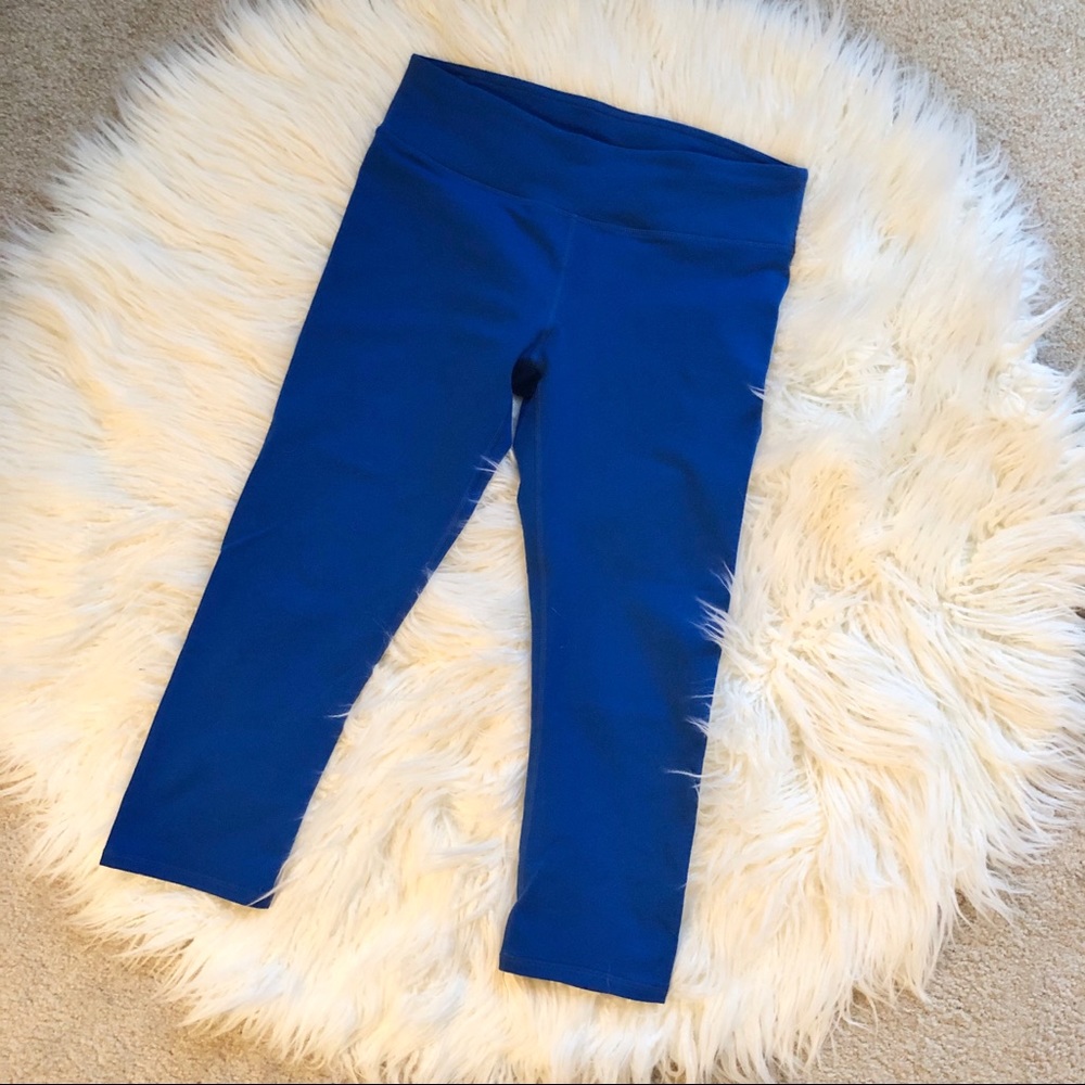 Fabletics mid-rise powerhold Capri legging